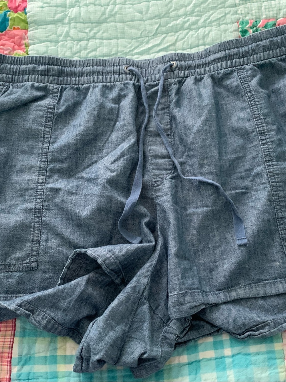 GAP Chambray Women’s Plus Size Shorts with Pockets and Drawstring